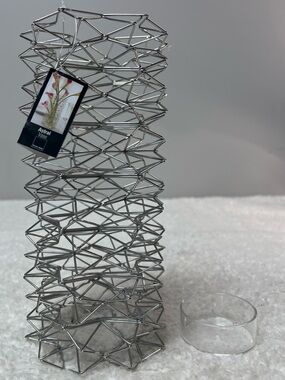 Design Ideas Astral Silver Geometric Wire Sculpture Flower Vase